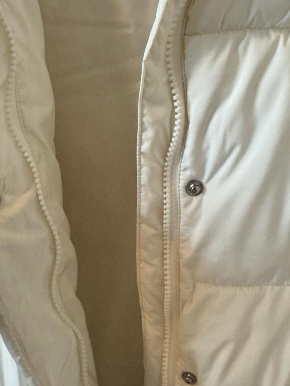 Zella - Ivory long Sleeveless Puffer Vest with Hood - Picture 4 of 6
